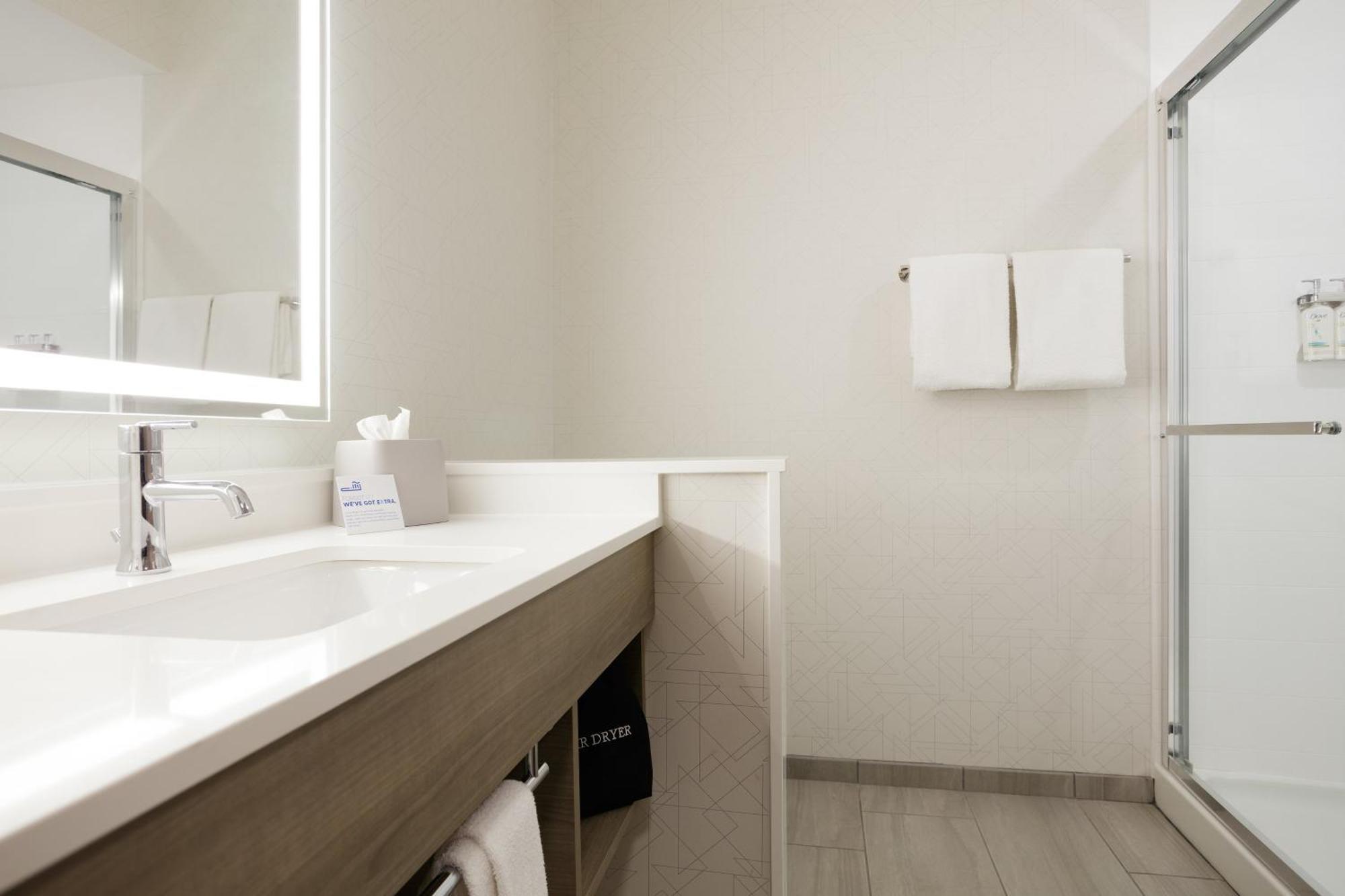 Express & By Ihg Hotel