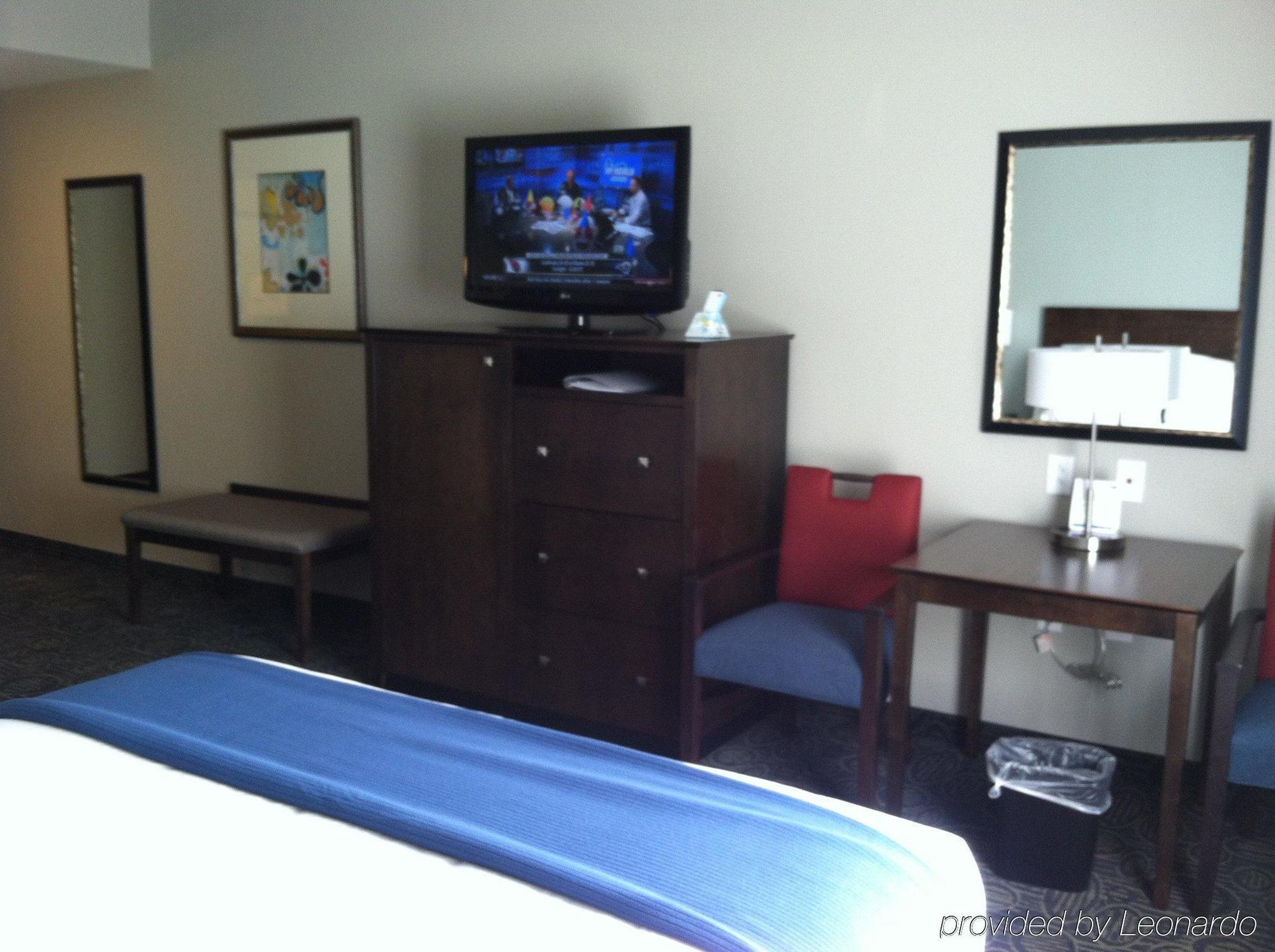 Express & By Ihg 2* Oak Ridge